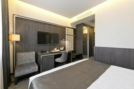 Congress Avenue - 33