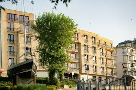 Panorama - Free EV Charging Station - 13