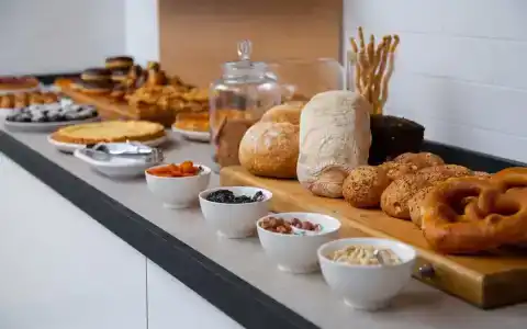 Holiday Inn, an IHG - 7