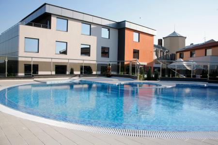 Cosmopolitan & Wellness - 61