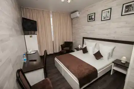 Red Fox na Vzlotnoy 2e - 12