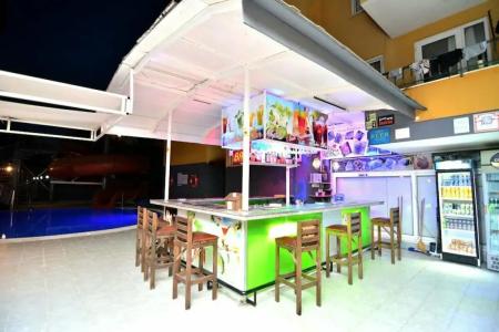 Rose Garden Apart - 45