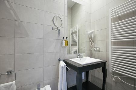 Legazpi Doce Studios Suites - 20