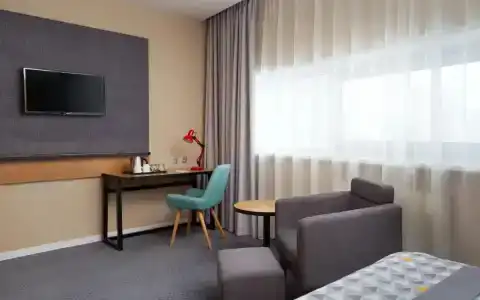 Holiday Inn, an IHG - 12