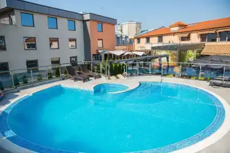 Cosmopolitan & Wellness - 2