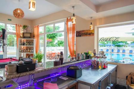 Erato Studios & Apartments - 9