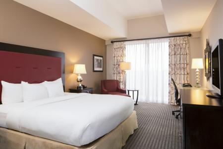 DoubleTree by Hilton Raleigh Brownstone University - 48