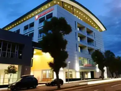 Ramada by Wyndham - 24