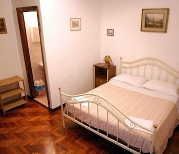 Vatican Rooms Guest House - 33