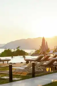 Royal Blue Resort & Residences - 7