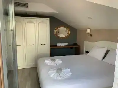 White Golden Suite - 26