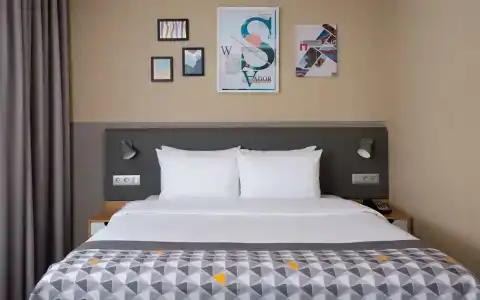 Holiday Inn, an IHG - 8