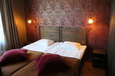 Santa's Aurora & Igloos - 12