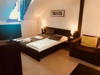 Bazilika alatt Panzió - 81