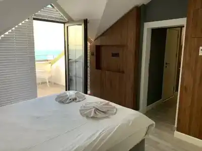 White Golden Suite - 8