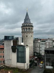Meroddi Barnathan - 20