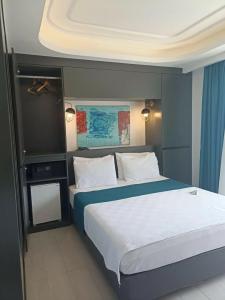 Hillcity - Adults Only - 1