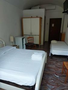 Vatican Rooms Guest House - 54