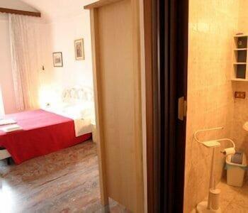 Vatican Rooms Guest House - 30