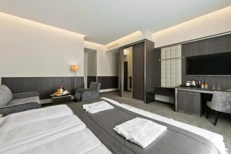 Congress Avenue - 16