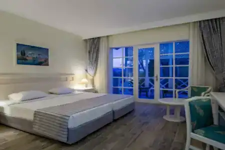 Euphoria Palm Beach Resort - 6