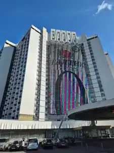 Vash Salut Apart - 27