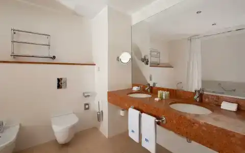 Holiday Inn, an IHG - 27