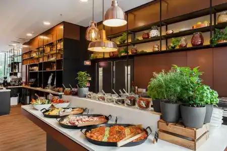 Courtyard by Marriott Vilnius City Center - 4