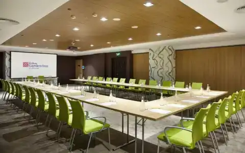 Hilton Garden Inn Riverside - 9