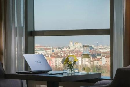 Rosslyn Central Park Sofia - 47