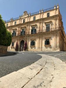 Landolina Palace - 32