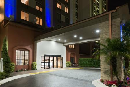 Holiday Inn Express & Suites NEAREST UNIVERSAL ORLANDO by IHG - 9