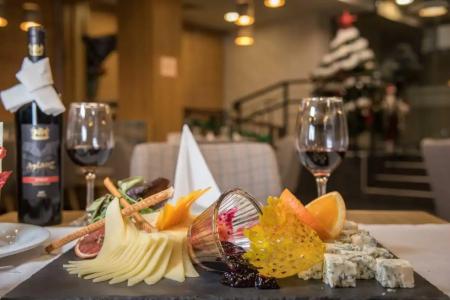 St George Ski & Holiday - Half Board - 18