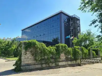 DoubleTree by Hilton - 11