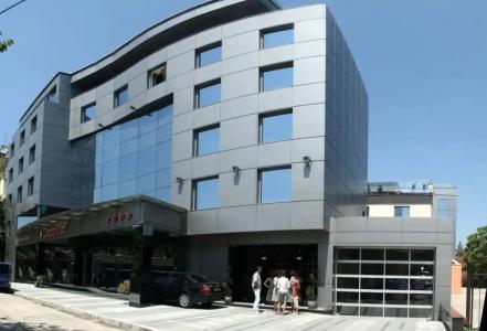 Cosmopolitan & Wellness - 0