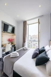 Bella Napoli Suites - 36