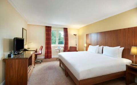 DoubleTree by Hilton Bristol North - 75