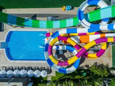 Sailor's Beach Club - 4