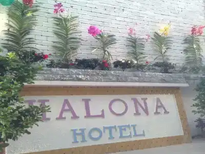 Halona - 5