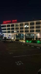 Mövenpick Grand Al Bustan Dubai - 9