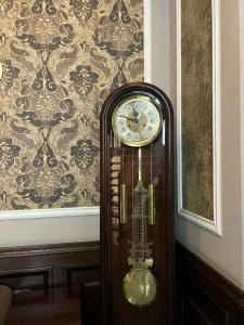 Royal Renaissance - 30