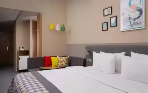 Holiday Inn, an IHG - 33