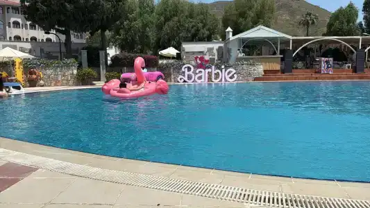 Marti la Perla - Adult Only+16 - 17