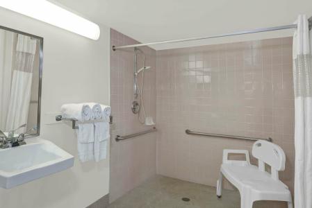 Howard Johnson by Wyndham Ft. Myers FL - 14