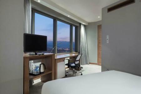 Hampton by Hilton - 33