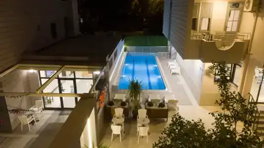 Opera Suites Apart - 5