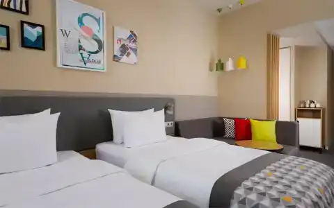 Holiday Inn, an IHG - 19