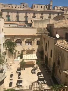 Landolina Palace - 14