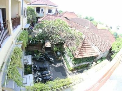 Sari Buana Bed & Breakfast - 15