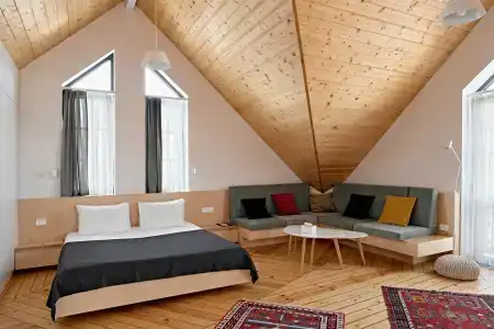 Dilijani Tun & Restaurant - 0